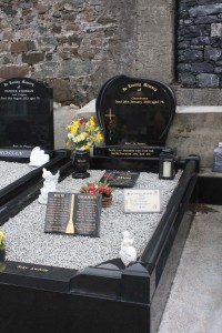 Tulip style headstone